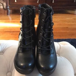 Breckelle’s Platform Booties